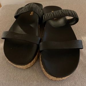 Kaanas Selangor black sandals